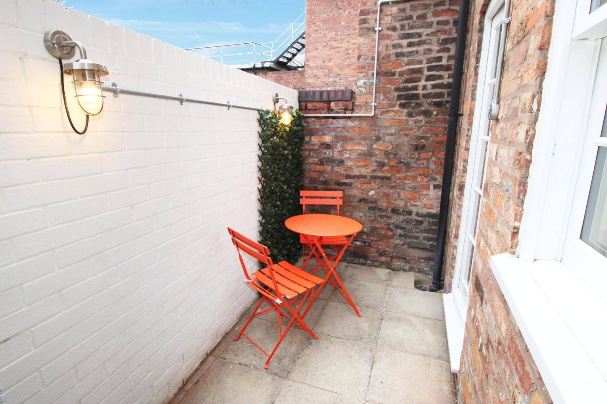 Chester City Centre Town House Exterior photo