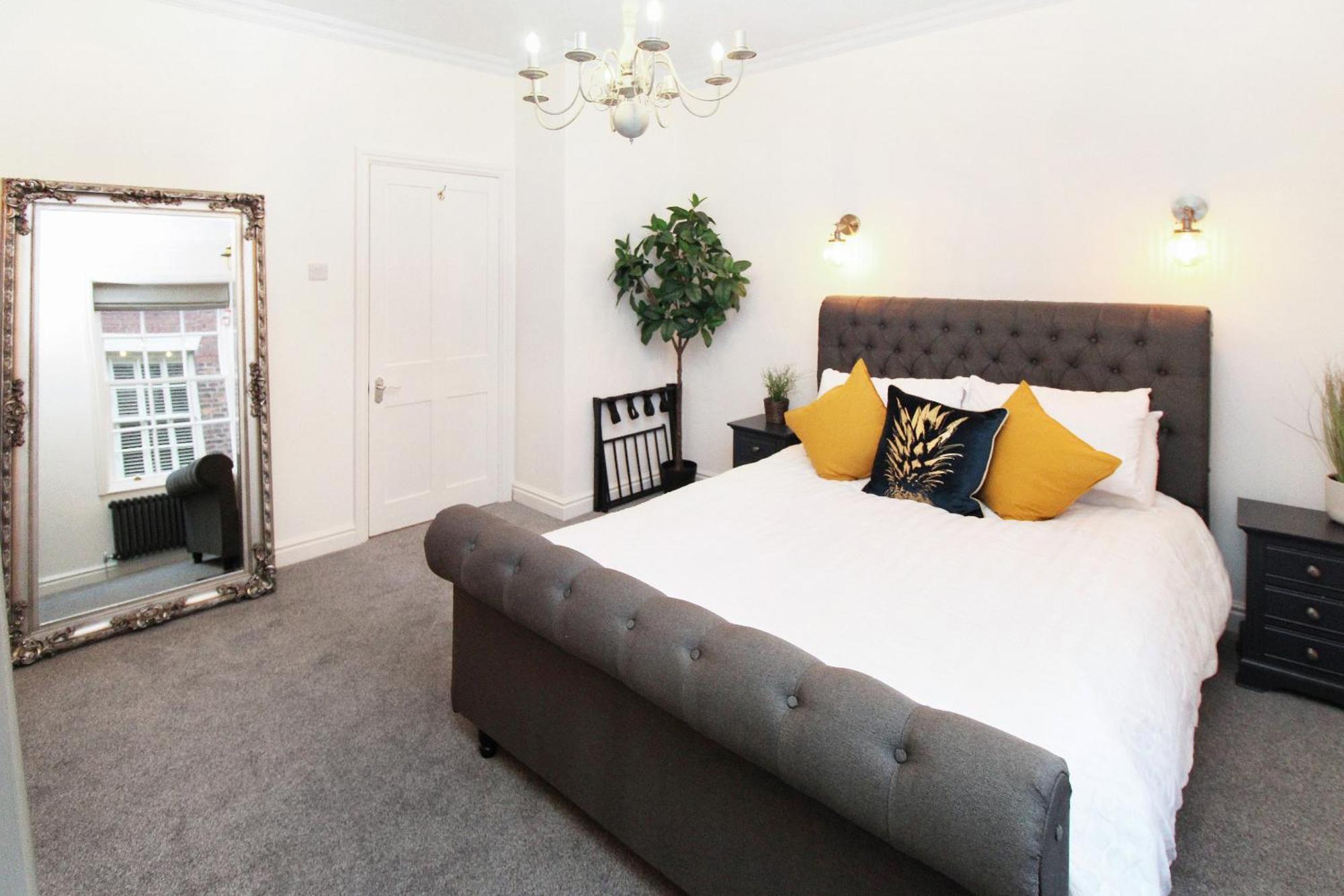 Chester City Centre Town House Exterior photo